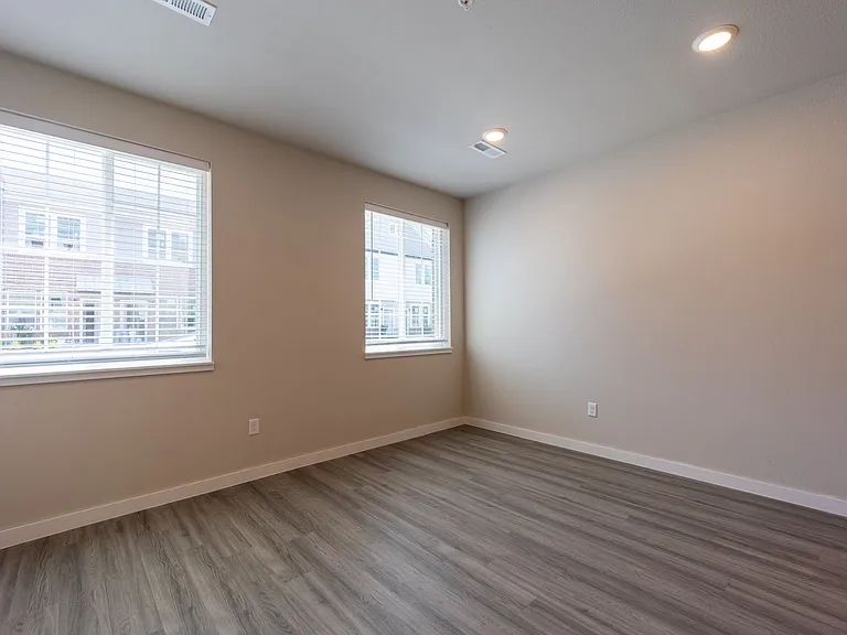 257 E Township St — Photo 32