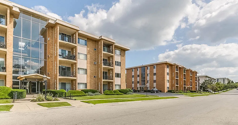 Imperial Tower Apartments — Photo 4