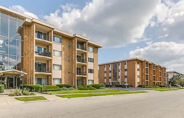 Imperial Tower Apartments — Photo 4