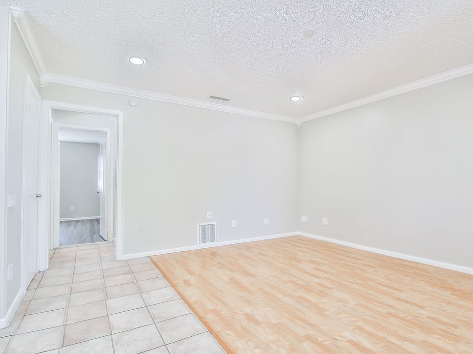 1st image of 5202 Kenosha Ave #29