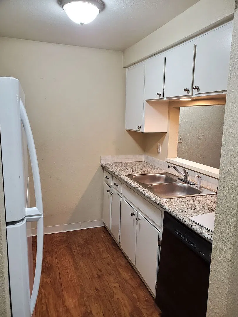 Meadow Creek Apartments — Photo 2