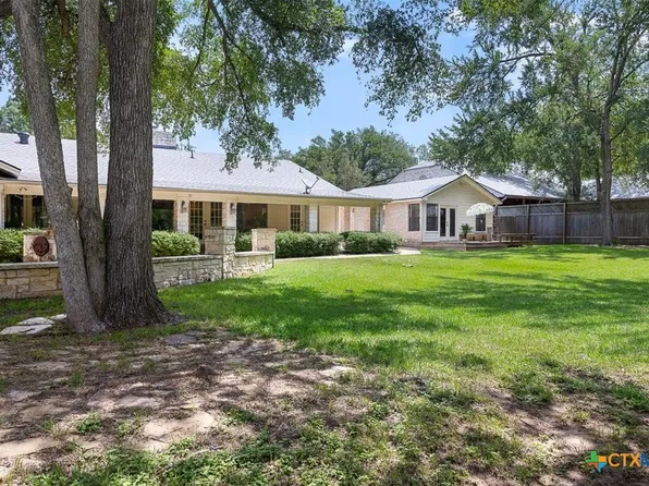 1102 N Avenue F, Elgin, TX 78621