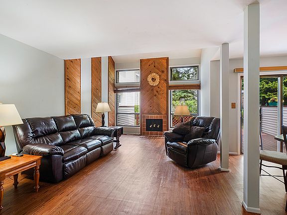 3rd image of 30W380 Oakmont Dr