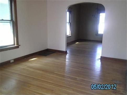 3rd image of 2037 E London Sq