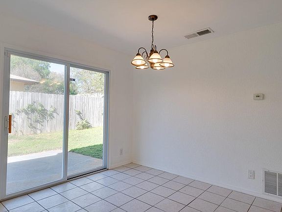 5th image of 1006 Glazier Cir