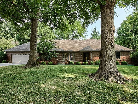 2nd image of 1900 Larkspur Dr