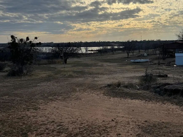 76 Ridge Rd, Spur, TX 79370