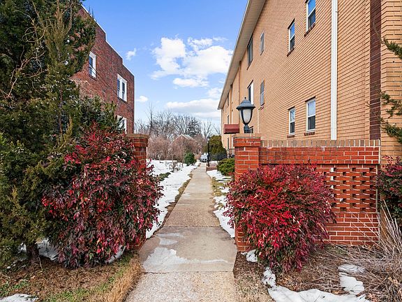 4th image of 4102 Queensbury Rd APT 3A