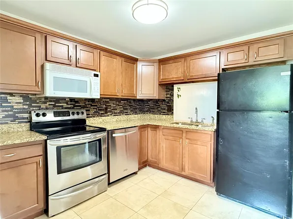 5495 NW 10th Ct APT 104, Plantation, FL 33313