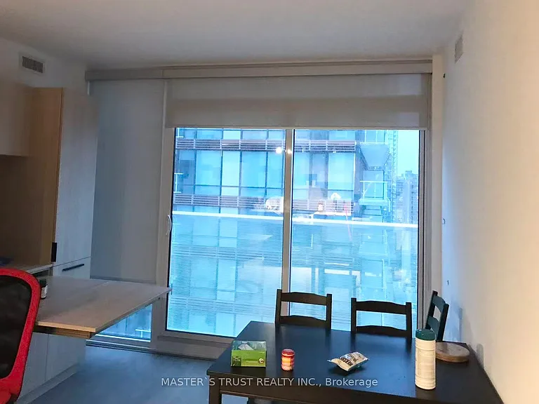 501 Yonge St #2105 — Photo 5