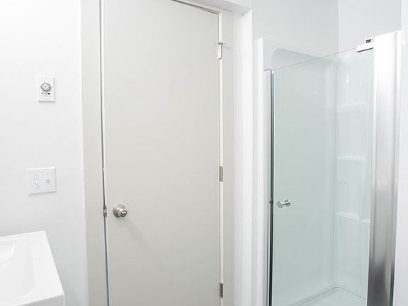 4th image of 168 15th Ave E #1