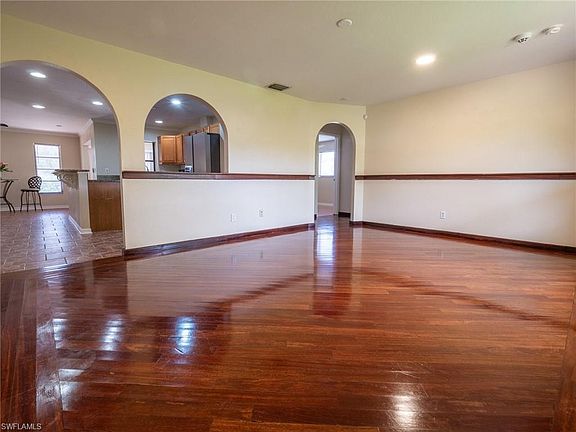 4th image of 18414 Tulip RD