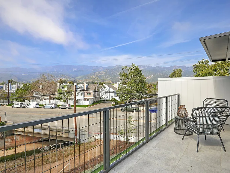 4745 Carpinteria Ave — Photo 25