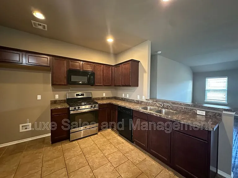 8517 SW 50th St — Photo 9