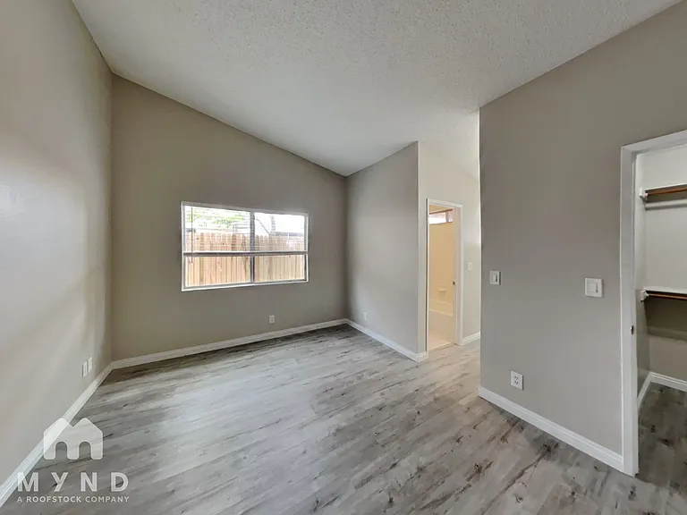 5681 Odessa Dr — Photo 13