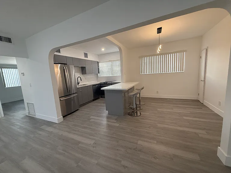 615 82nd St #3 — Photo 34