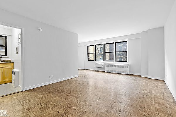 1st image of 200 E 15th St APT 3N