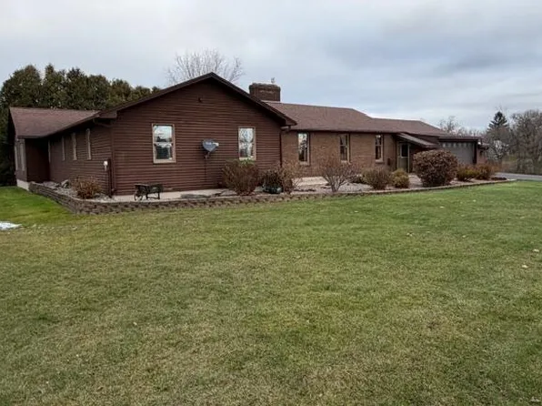 187 South St, Champlain, NY 12919