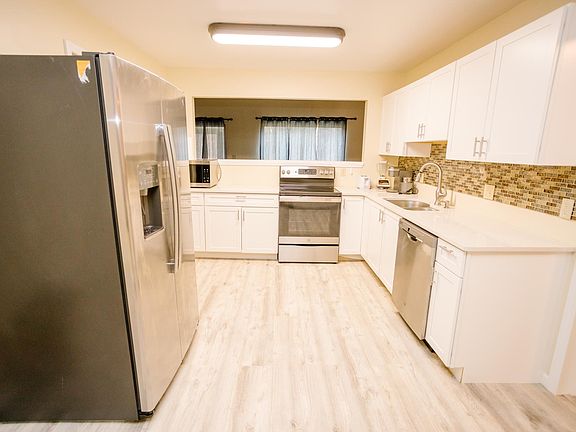 4th image of 3806 Wrenwood Ct Unit 43