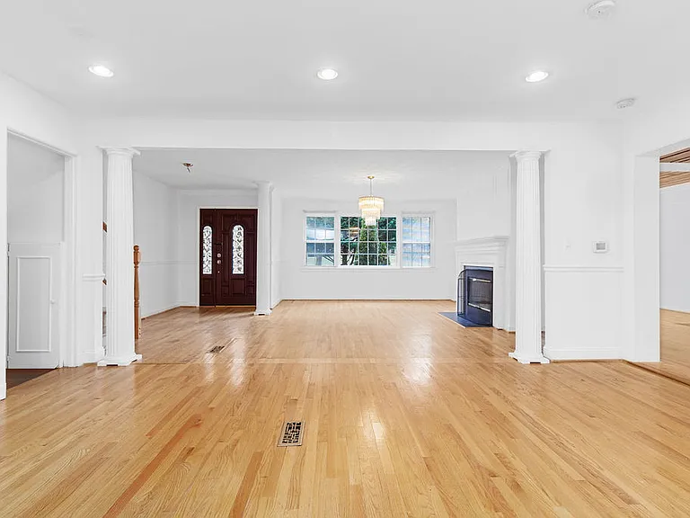 6138 Beachway Dr — Photo 7