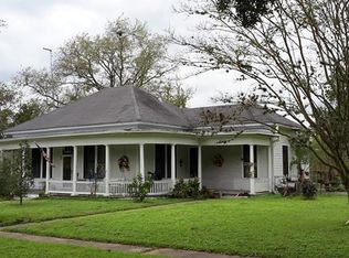 403 E 7th St, Flatonia, TX 78941