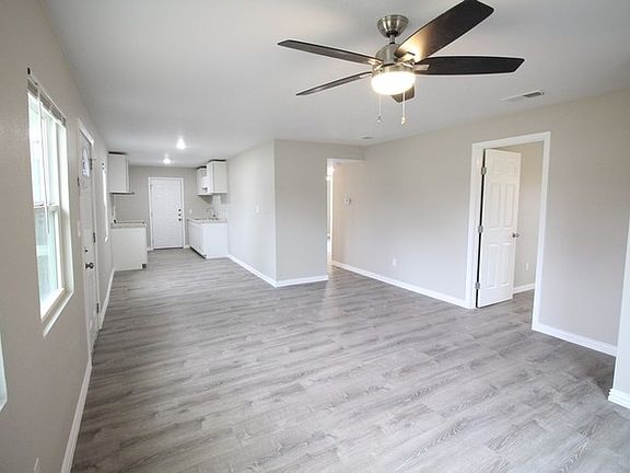 2nd image of 520 Cresthill Dr