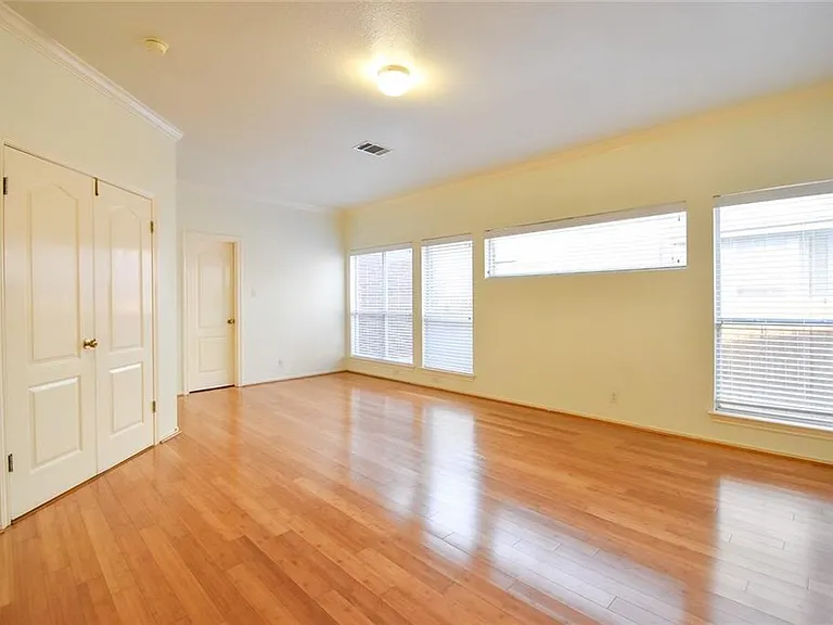 2101 Smoke Tree Trl — Photo 9