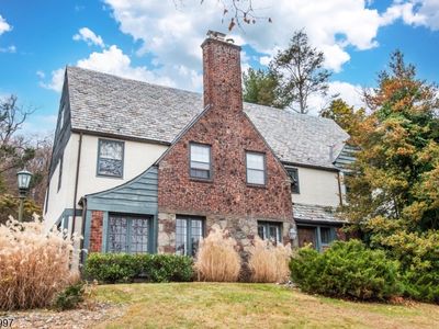 158 S Mountain Ave, Montclair, NJ, 07042