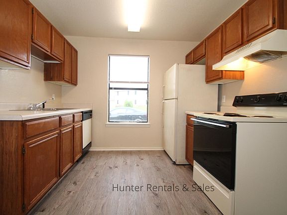 4th image of 1714 Benttree Dr APT B