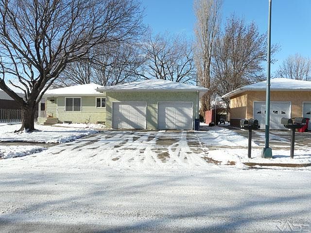 2nd image of 3301 S Garfield Ave