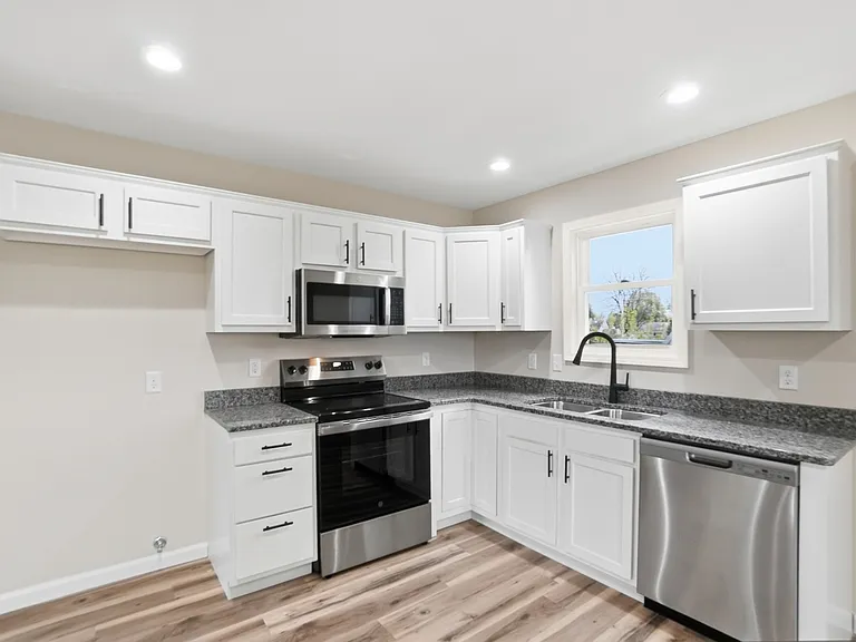 1626 Howell St #201 — Photo 11