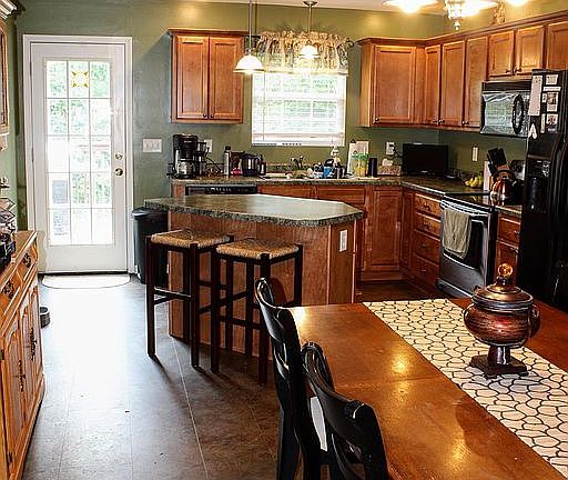 Kitchen & Dining