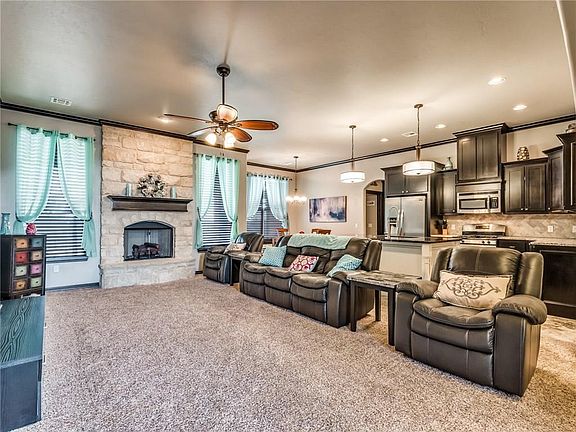 4th image of 2604 Siena Ln