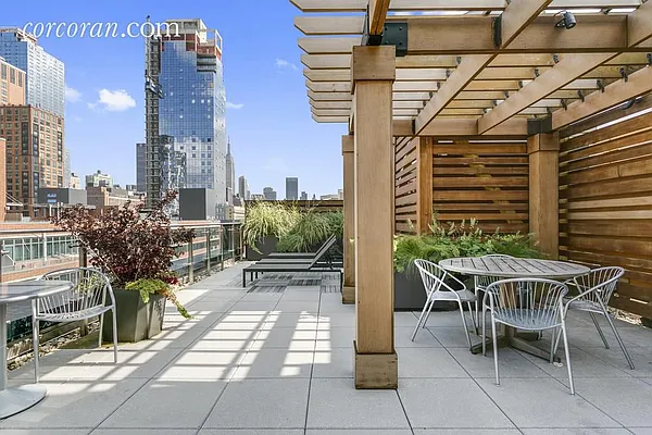Sold by Corcoran | media 24