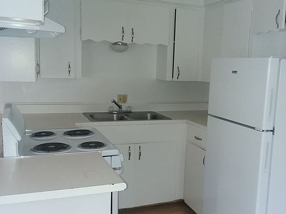 5th image of 208 E Wells St #3927