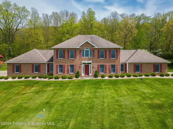 9 Meadowood Dr, Tunkhannock, PA 18657