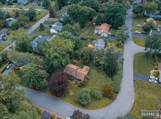 33 Hurley Ave, Wyckoff, NJ 07481