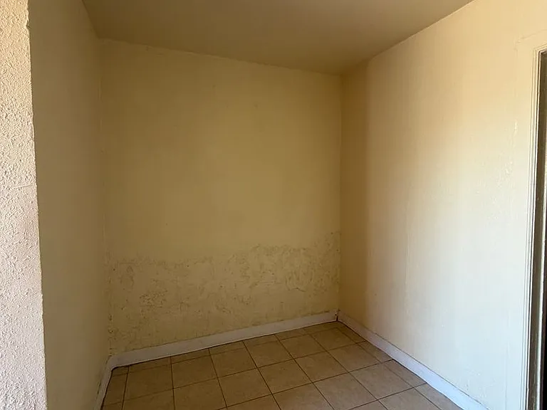 504 E Williams St — Photo 8