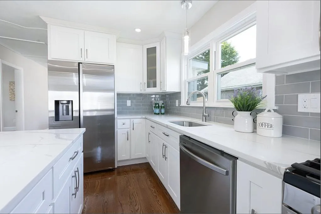 3 bed, 1400 sqft, $3,750 — Photo 3
