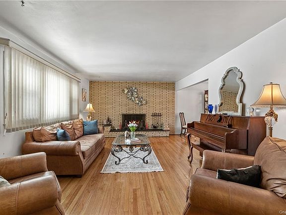 5th image of 5 Paula Ln