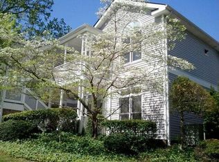 153 Ewbank Gardens Dr, Hendersonville, NC 28791