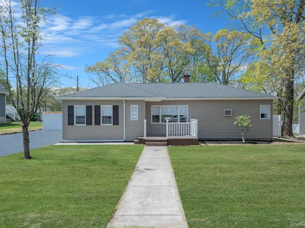 94 Rosemary Lane, Centereach, NY 11720