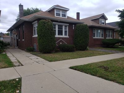 7642 S Paxton Ave, Chicago, IL, 60649