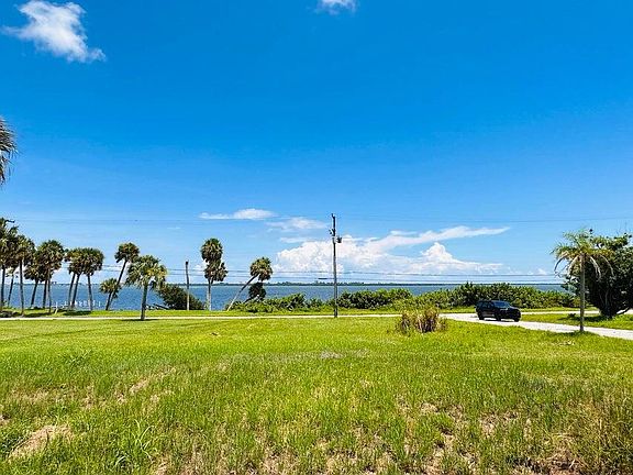 3rd image of 1811 S Indian River Drive