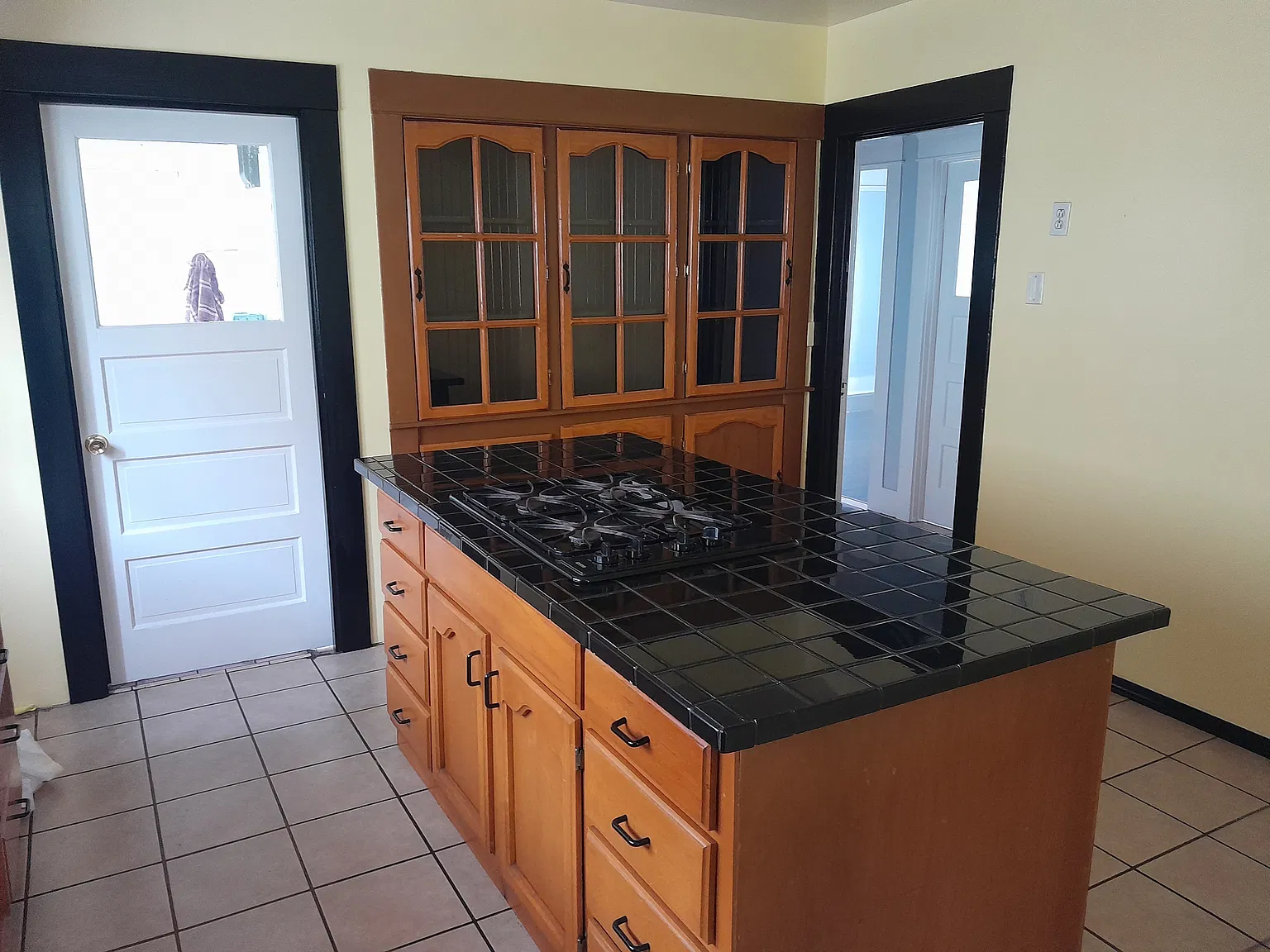 2 bed, 1200 sqft, $3,000 — Photo 4