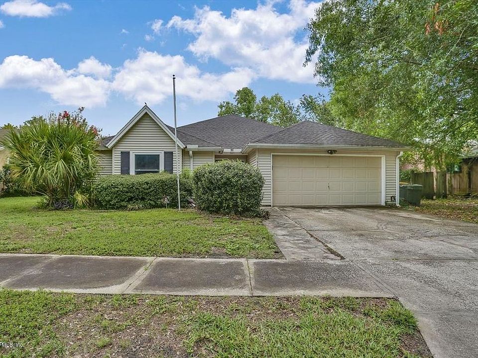 1st image of 7527 Cinnamon Lakes Dr