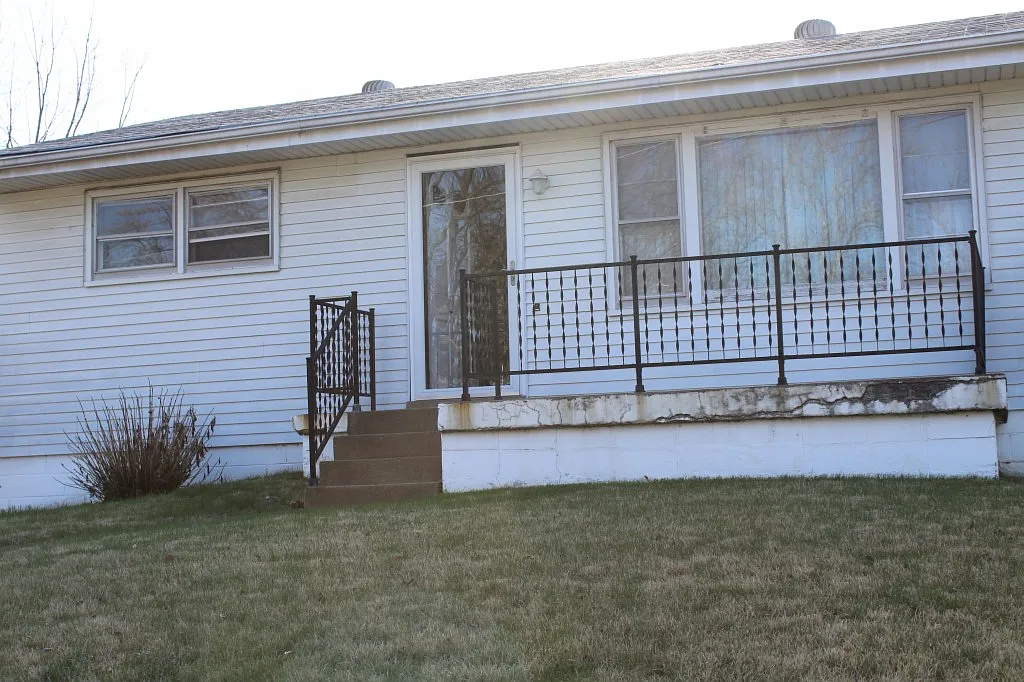 1129 Harwood Rd photo 1