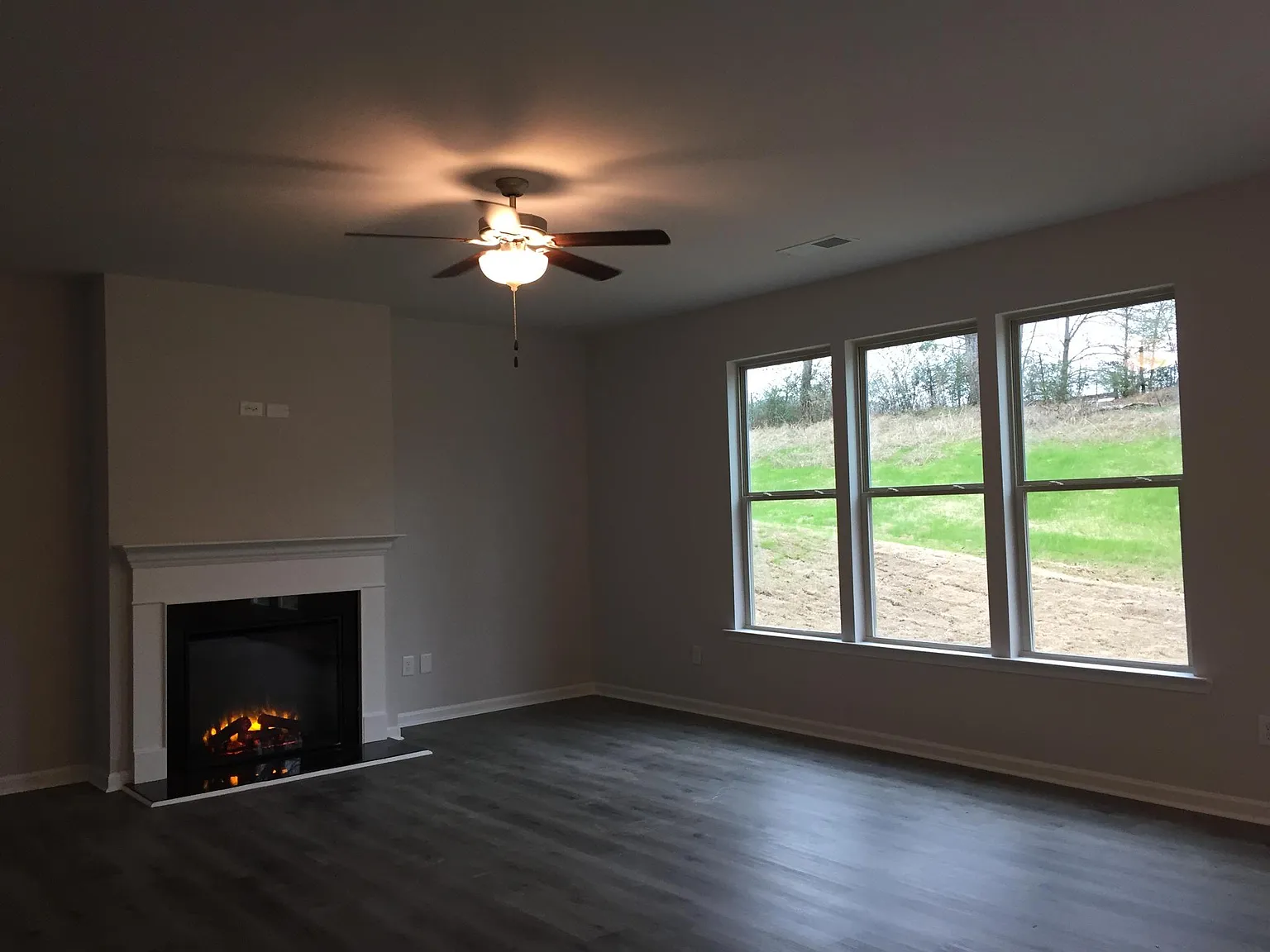4 bed, 2.5 bath, 2232 sqft, $2,100 — Photo 2