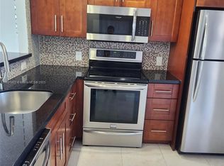 3301 N Country Club Dr APT 504, Aventura, FL 33180