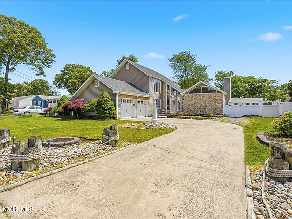 3rd image of 14 Scheiber Drive